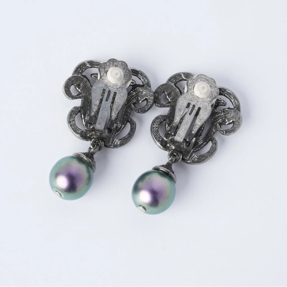 VINTAGE TANNER LAVENDER PEARL NECKLACE AND CLIP‎ ON EARRINGS A12